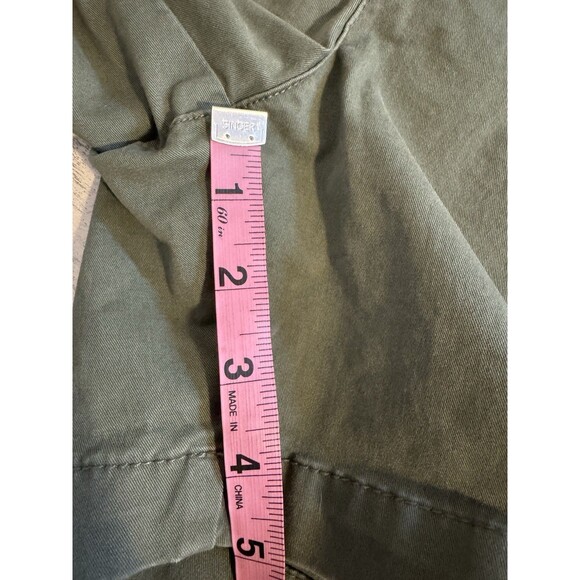 GAP Women’s 5" Khaki Chinos Shorts Size 8 Army green Stretch Preppy Vacation EUC - Picture 7 of 8